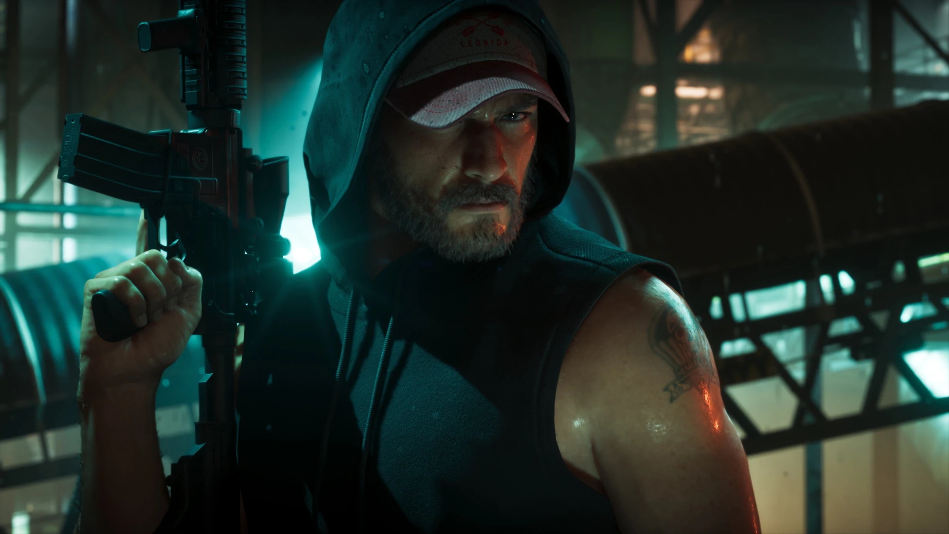 Jason Duval, capuche et casquette Leonida, arme à l'épaule dans un entrepôt industriel dans GTA 6